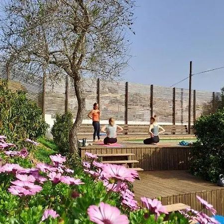 Good Feeling & אכסניה Raposeira (Faro)