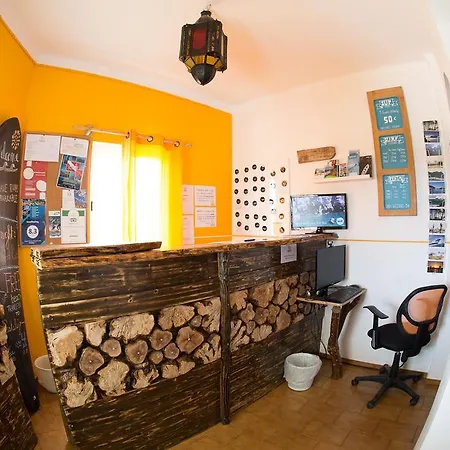 Good Feeling Hostel & Guest House