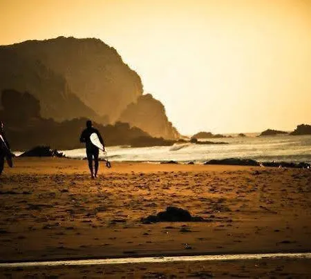 Good Feeling & אכסניה *