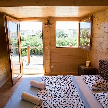 Good Feeling Hostel & Guest House