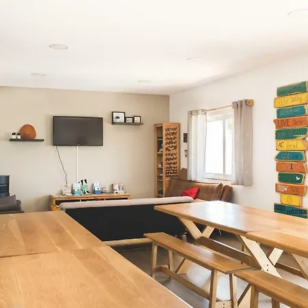 אכסניה Good Feeling & *