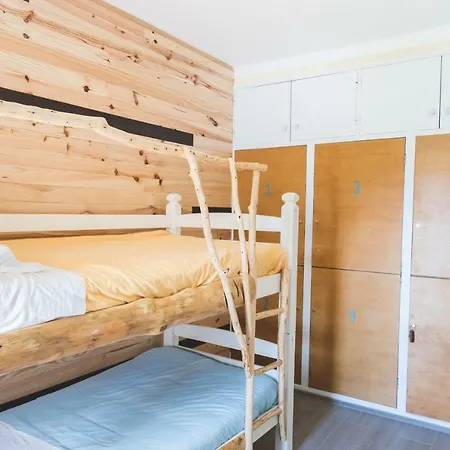 Good Feeling & אכסניה *