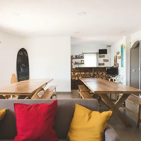 Good Feeling & אכסניה Raposeira (Faro)