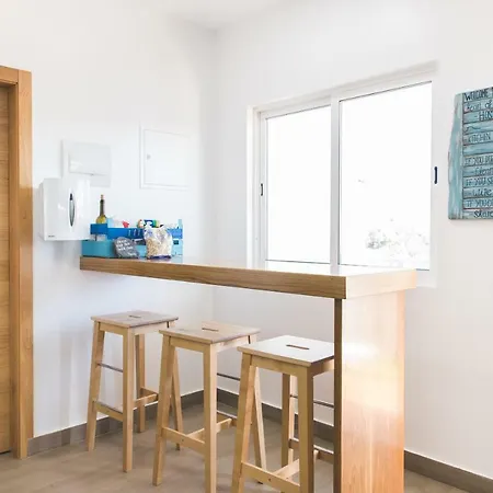 Good Feeling & אכסניה Raposeira (Faro)