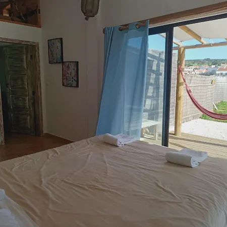 Good Feeling & אכסניה *